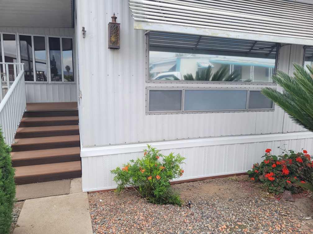 Vinyl SkiRting Pacific Mobile Home Service